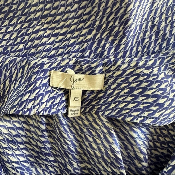 Joie Silk Top Blue and White Geometric Print Popover Shirt Blouse Size XS - Picture 6 of 7